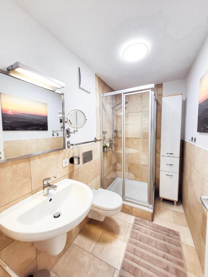 Zentrale Ferienwohnung In Aalen City Mit 4-Sternen Екстер'єр фото